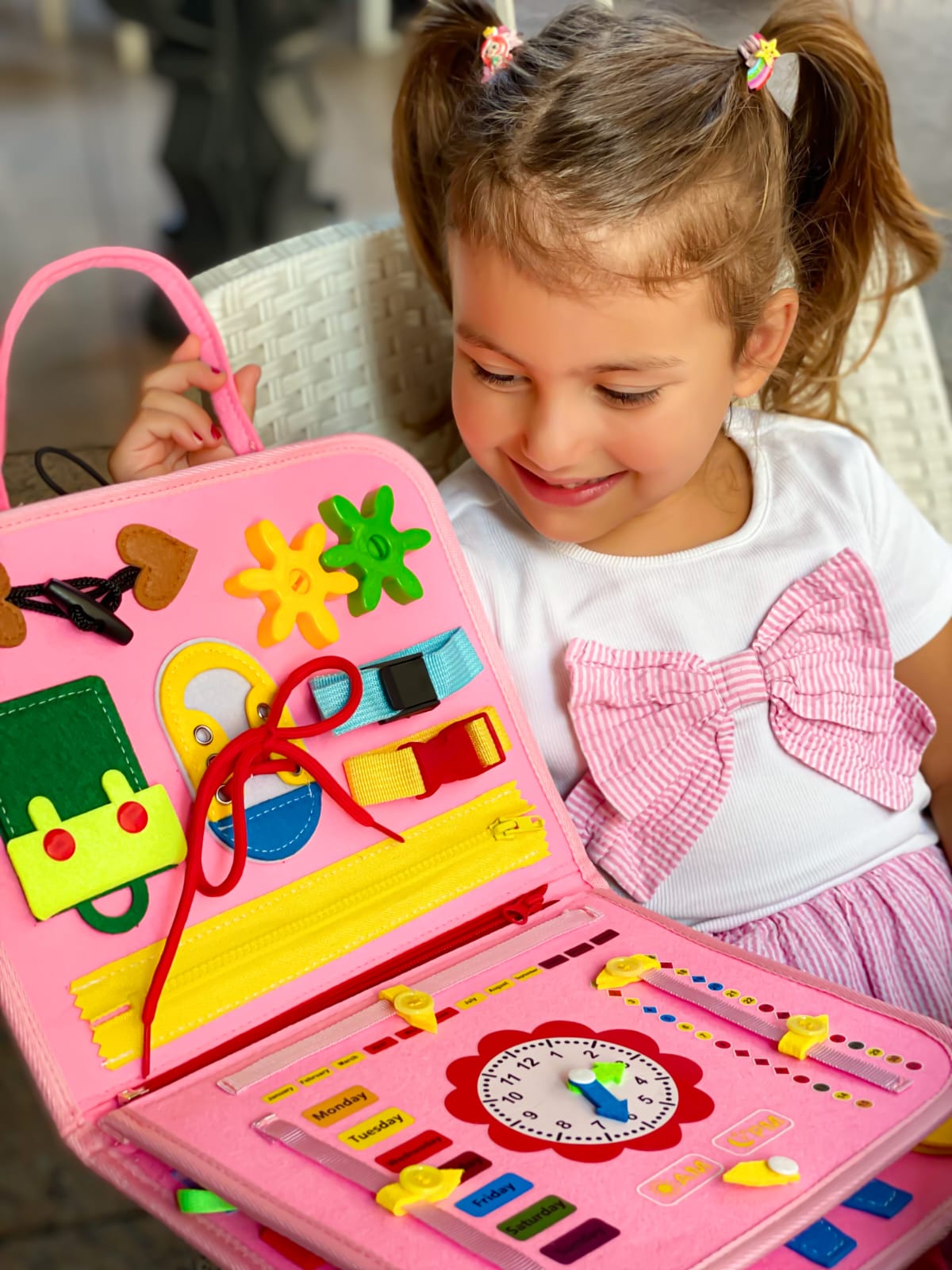 Canta e Aktiviteteve Busy Board Montessori - Roze