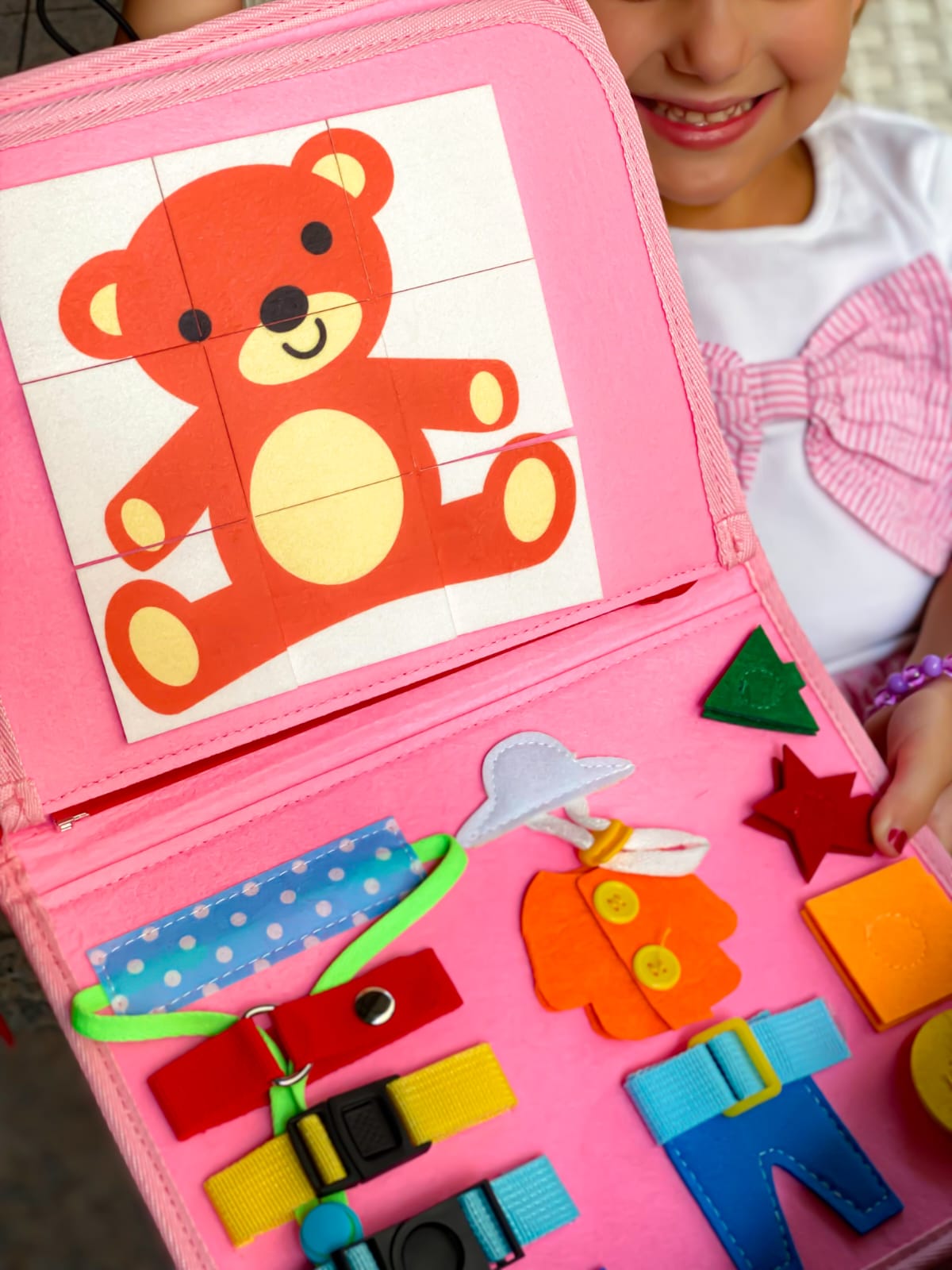 Canta e Aktiviteteve Busy Board Montessori - Roze